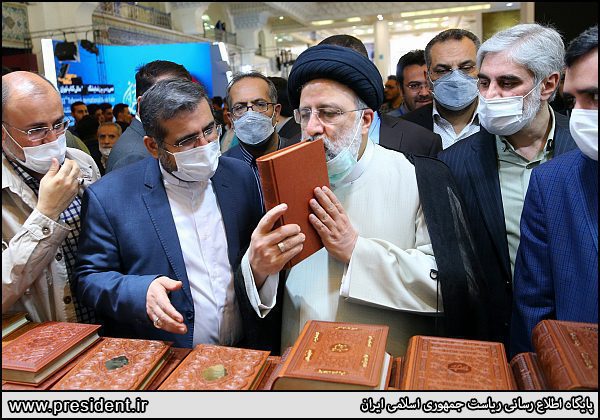 بازدید سرزده رئیس جمهور از نمایشگاه کتاب