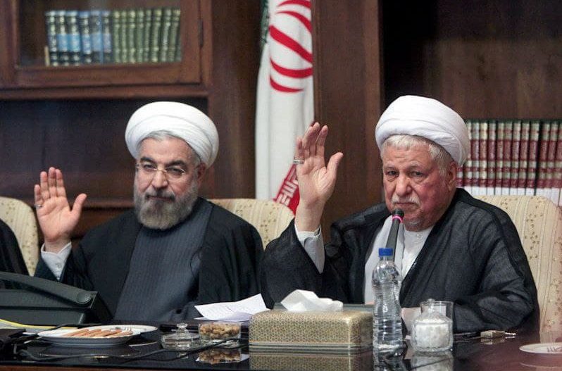 کار به جایی رسیده بود که وقتی هاشمی به روحانی زنگ می‌زد، رئیس جمهوری نهاوندیان را می‌فرستاد که پیام ایشان را بگیرد/ روحانی، جهانگیری را در بسیاری از تصمیمات مثل انتخاب وزرا حذف کرده بود/ هاشمی، خاتمی، سیدحسن خمینی و ناطق از روحانی خواستند رحمانی فضل