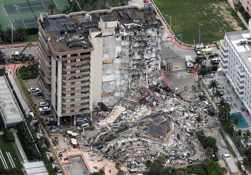 عکس/ مفقود شدن بیش از ۱۰۰ نفر به دنبال فرو ریختن برج مسکونی در آمریکا