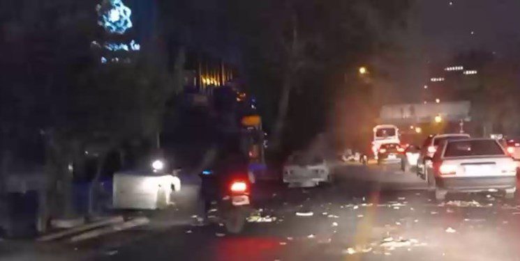 گزارشی از تجمع محدود در خیابان ولی عصر