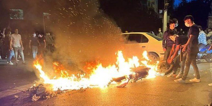 دیکتاتوری در جامعه و دانشگاه چگونه اتفاق افتاد؟