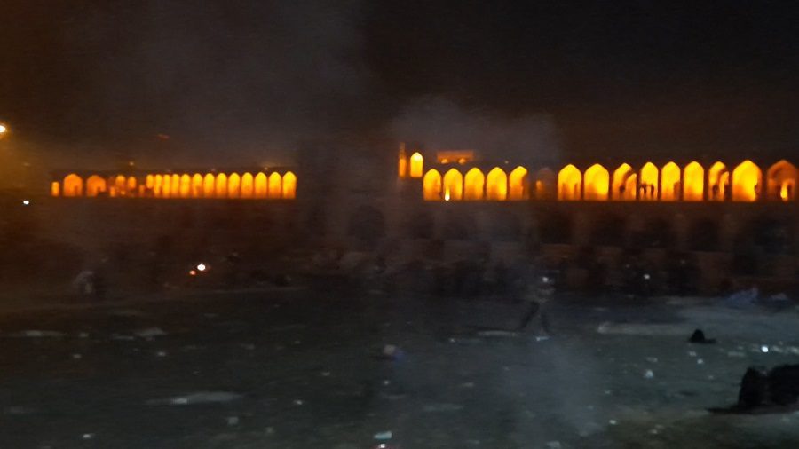 فیلم/ماجرای آتش گرفتن چادرهای معترضان اصفهانی