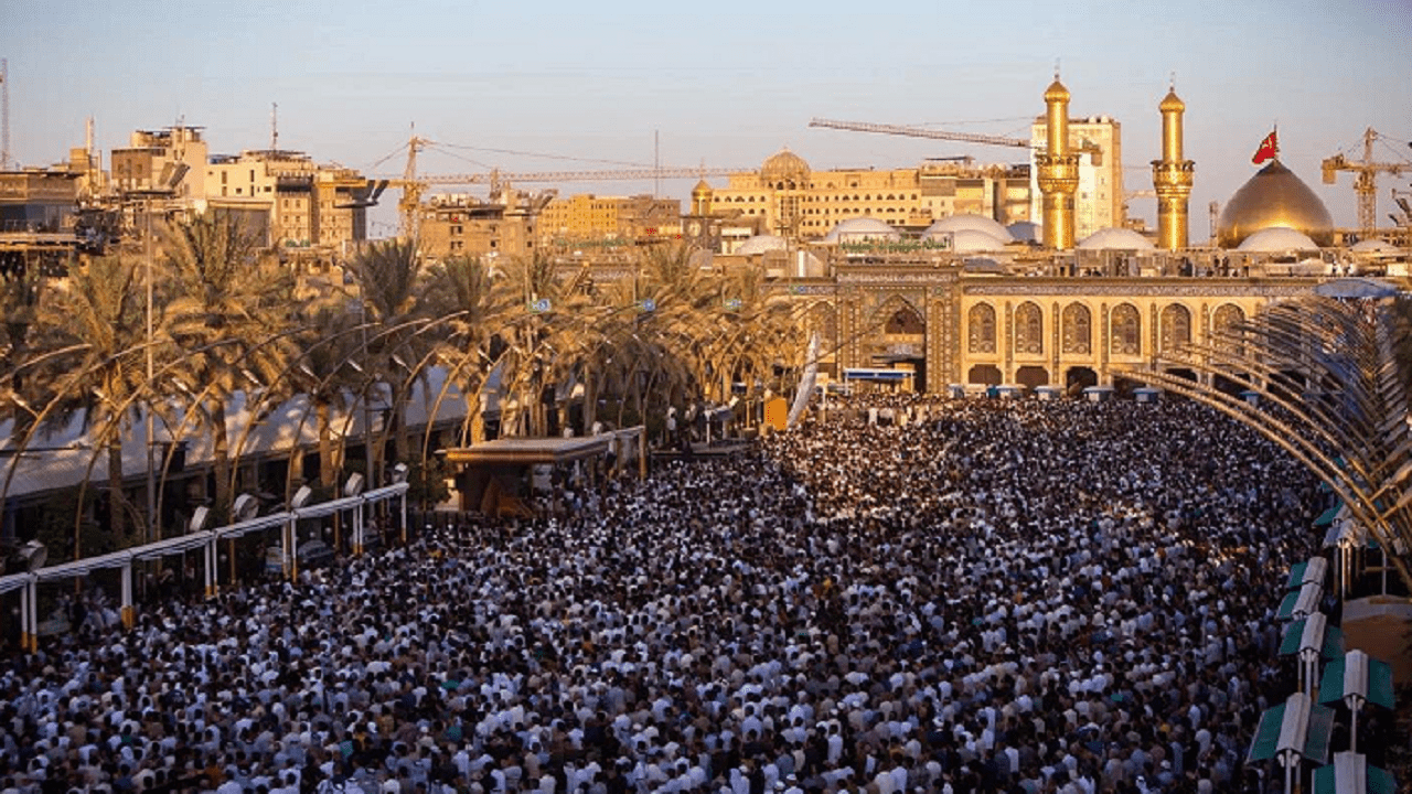 عکس/ اقامه نماز عید سعید قربان در بین الحرمین کربلای معلی