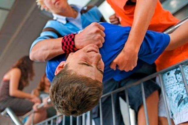 فیلم/ گلایه معلمان آمریکایی از حملات خشن دانش آموزان به آنها!