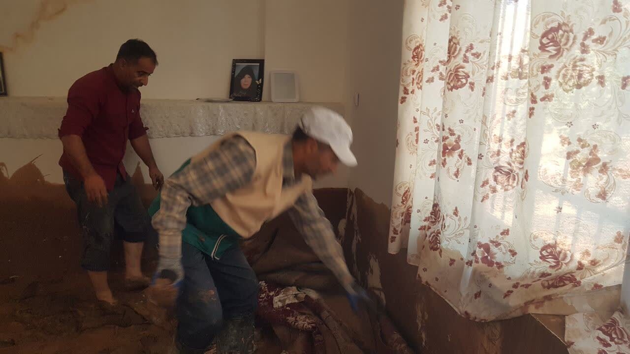 امدادرسانی مردمی به سیل زدگان در روستای نهوج