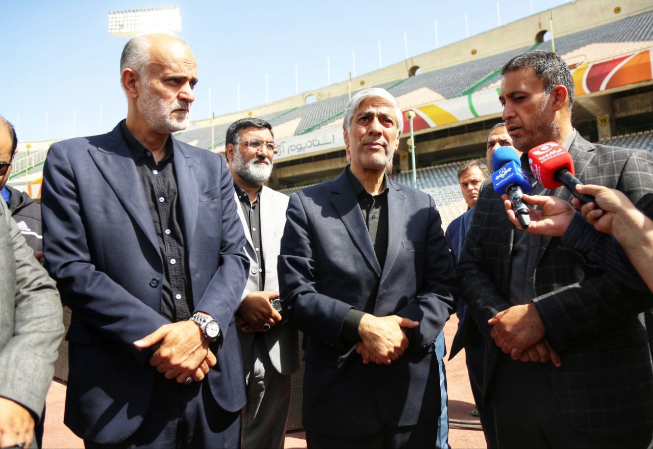 بازدید کیومرث هاشمی از ورزشگاه آزادی و پیگیری شرایط VAR