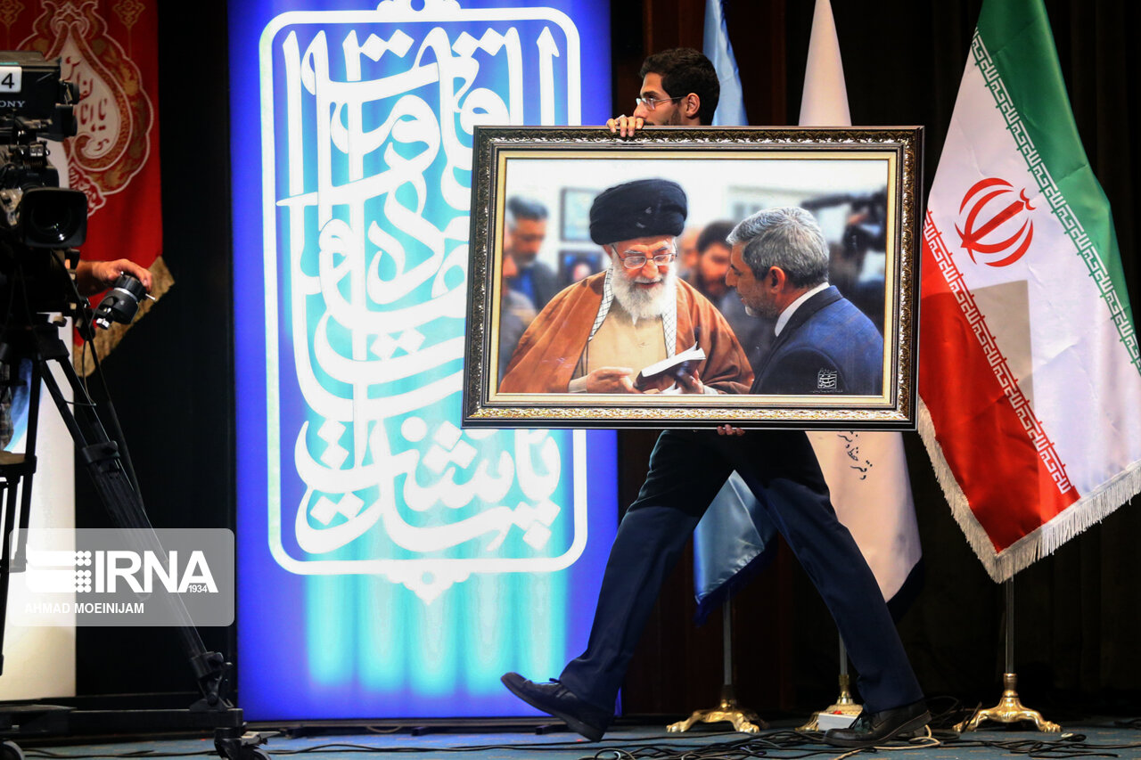 نگاه ویژه رهبر انقلاب به ادبیات دفاع مقدس در تقریظ کتابها