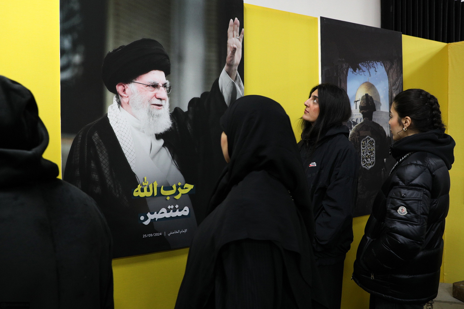 عکس/نمایشگاه فرهنگی «پرچم ما بر زمین نخواهد افتاد» در بیروت