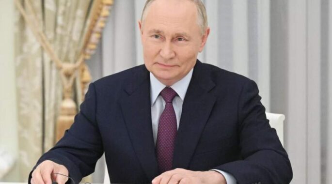 پوتین، یک روز قهرمان و روز دیگر ضد قهرمان! +عکس