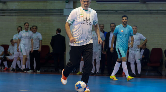 عکس/دیدار تیم پیشکسوتان ایران و تیم کارگری با حضور رئیس جمهور