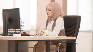 درآمد برخی منشی مطب‌ها بیشتر از پزشک است