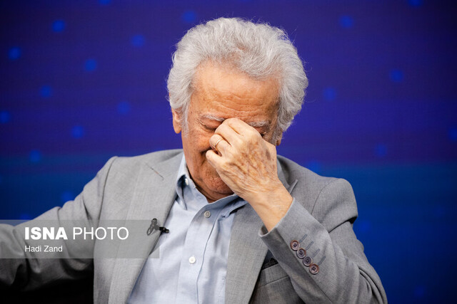 فقط ۳ سال از رادیو کوچکتر است!/ در نوجوانی سلبریتی شد