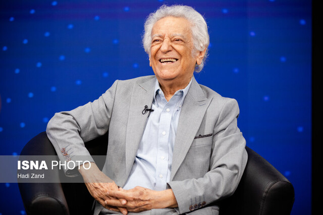 فقط ۳ سال از رادیو کوچکتر است!/ در نوجوانی سلبریتی شد