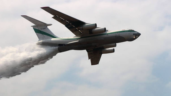 نیروهای مسلح در خط مقدم مهار آتش در بندر شهید رجایی