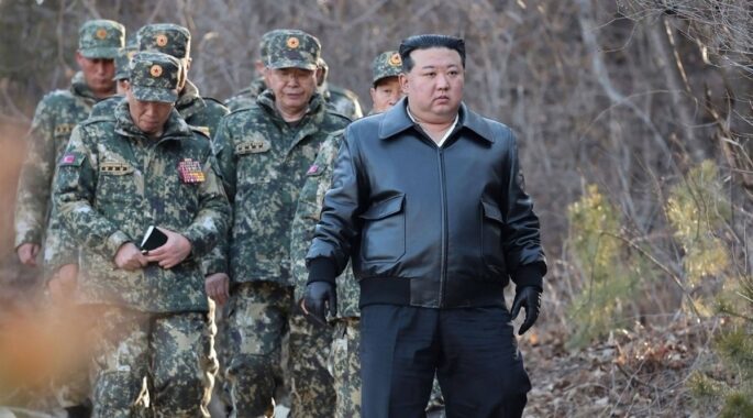 بازدید رهبر کره شمالی از جنگنده‌های نیروی هوایی ارتش!