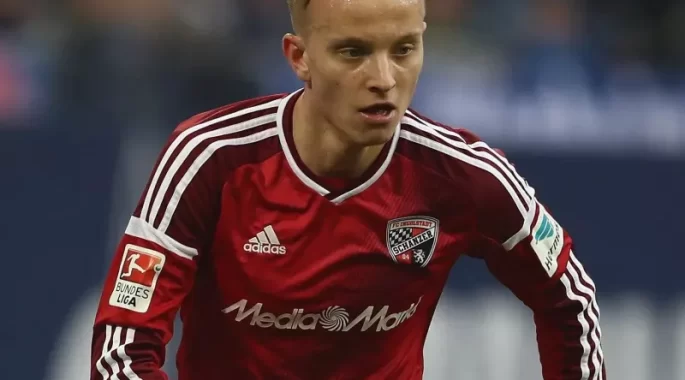 مدافع موردنظر کارتال پاسخ پرسپولیس را نمی‌دهد