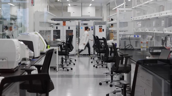 اروپا جذب می‌کند، آمریکا پس می‌زند