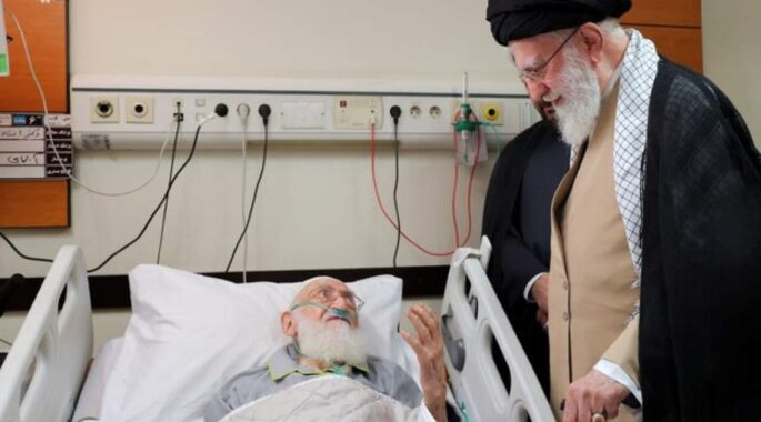 رهبر انقلاب از آیت‌الله نوری همدانی عیادت کردند