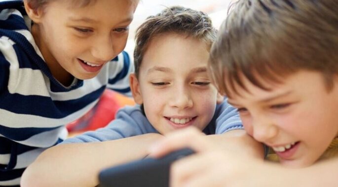 حضور نوجوانان در فضای مجازی ممنوع نیست؛ محتوا باید کنترل شود