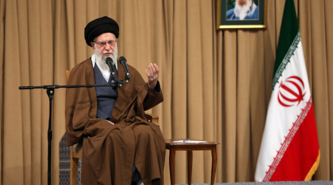 رهبر انقلاب در روز سیزده آبان: «تسخیر سفارت آمریکا هویت واقعی استکبار و انقلاب را روشن کرد»