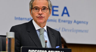 گروسی: بازرسی‌های آژانس در ایران از سر گرفته شده اما همچنان بسیار محدود است