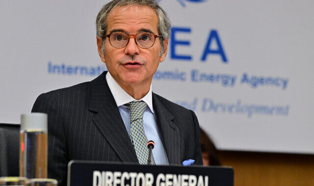 گروسی: بازرسی‌های آژانس در ایران از سر گرفته شده اما همچنان بسیار محدود است