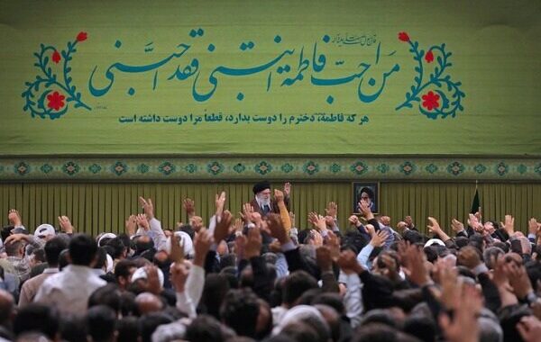 رهبر انقلاب: دشمن با جنگ رسانه‌ای به «مغزها و دل‌ها» حمله کرده اما ملت ایران هویت خود را حفظ کرده است