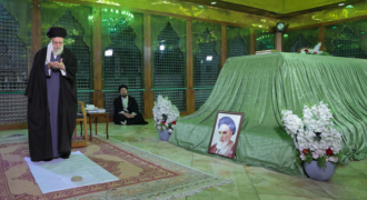 حضور امروز رهبر معظم انقلاب در حرم مطهر امام خمینی(ره)