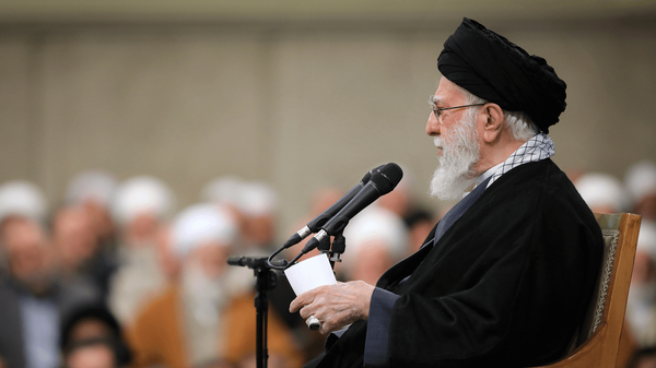 چرا دشمن رهبر انقلاب را هدف گرفته است؟