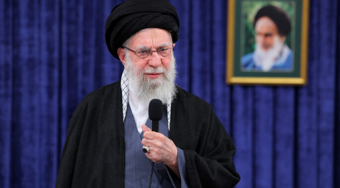 رهبر انقلاب ۲۲ بهمن را روز رونمایی از قدرت و عزت ملت ایران خواندند