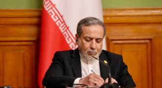 وزیر خارجه: همسایگان در اولویت ما قرار دارند