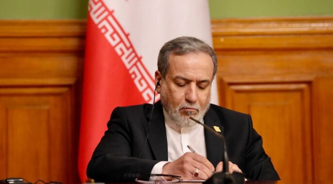 وزیر خارجه: همسایگان در اولویت ما قرار دارند