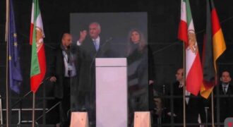 کاریکاتور | رضا پهلوی «جانفدا» شد؛ اما از داخل شیشه ترشی!