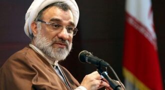 فیلم/دبیر شورای‌عالی انقلاب فرهنگی: از در نشد، از پنجره می‌رویم؛ جام‌جهانی، میدان عزت پرچم ایران