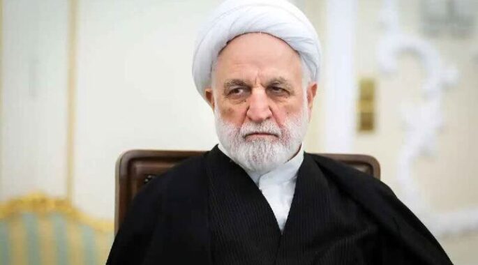 فیلم/ اژه‌ای در جلسه با وزیر ارتباطات: مسئله «اینترنت پرو و خط سفید» مثل پتک بر ذهن مردم است؛ با تخلفات برخورد شود