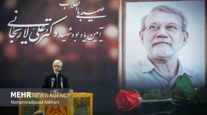 چه کسانی در مراسم یادبود شهید علی لاریجانی در مسجد بلال رسانه ملی شرکت کردند؟